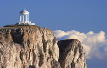 Достопримечательности Крыма: «Беседка ветров» на Соколиной скале