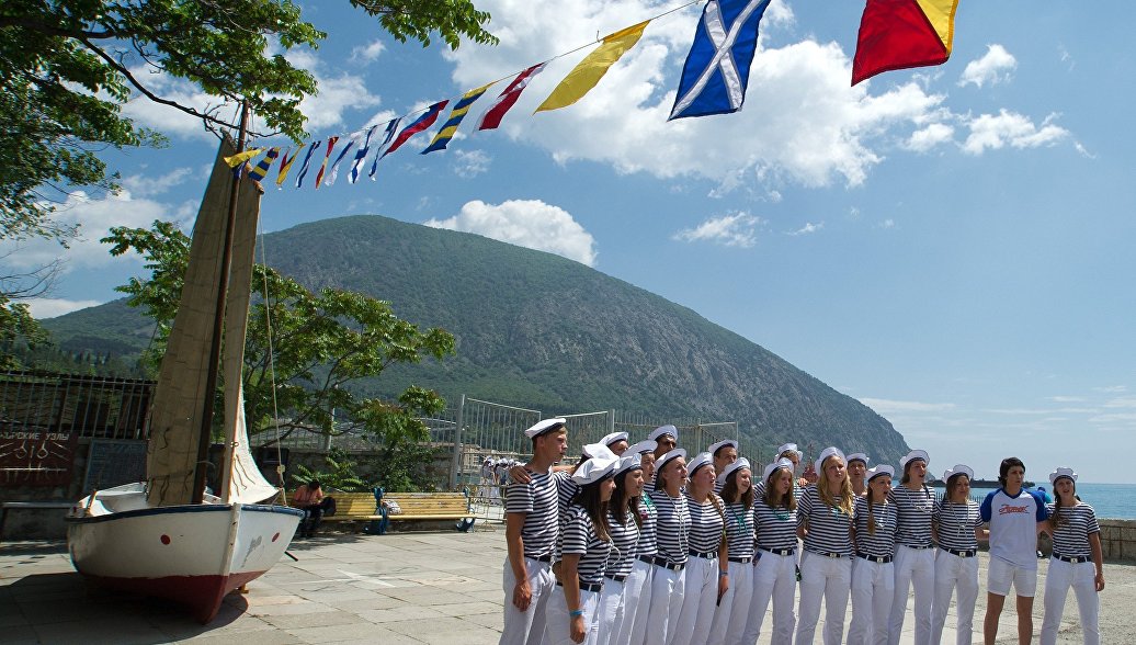 "Артек" за три года посетили дети из 65 стран